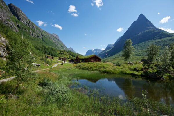 From the trail between Rennsølsetra and Innerdalshytta in Innerdalen, Sunndal.