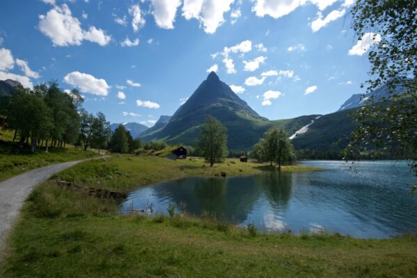 The hike to Innerdalen in Trollheimen.