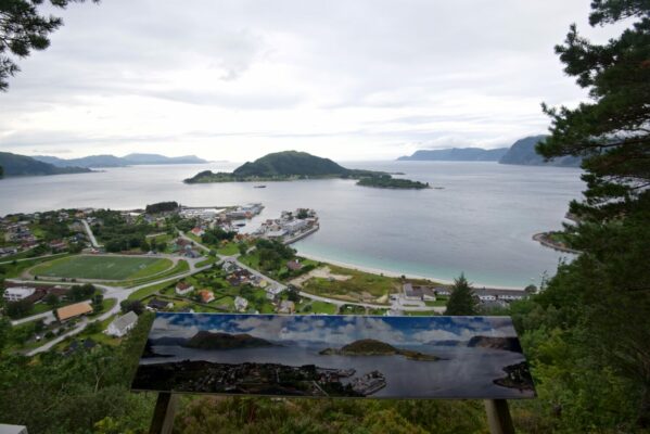 View from the trail towards Dagsturhytta in Selje.